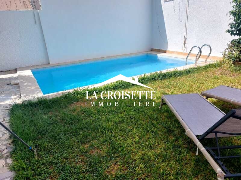 Rez-de-chaussée de villa meublé S+3 avec jardin et piscine à Carthage